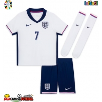Camisa de Futebol Inglaterra Bukayo Saka #7 Equipamento Principal Infantil Europeu 2024 Manga Curta (+ Calças curtas)